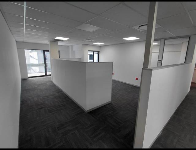 1,349M² OFFICE TO LET IN VORNA VALLEY
